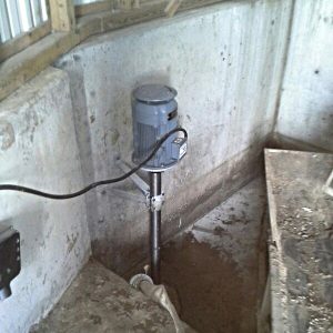 Jauchepumpe für Waschwasser auf einem Hühnerhof